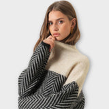 Maeve - Suéter Suave con Cuello Alto
